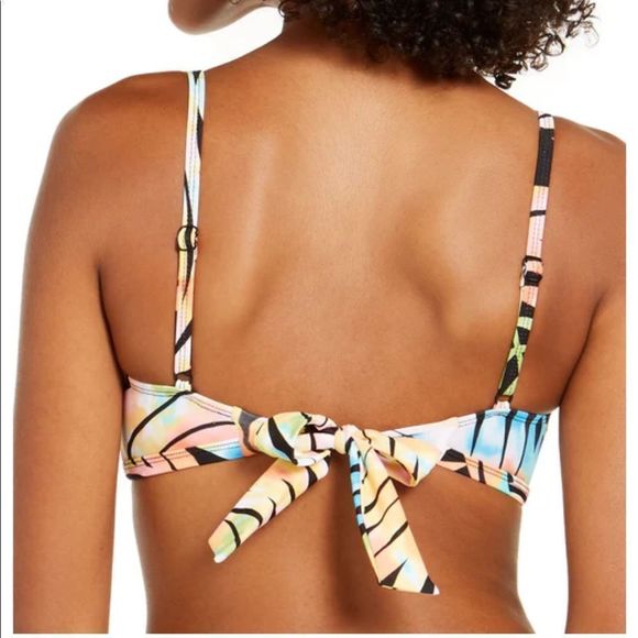 SUNDAZED 💙
Paradise Palm Becky Bra Sized
Bikini Top Paradise Palm 36D - Picture 3 of 9